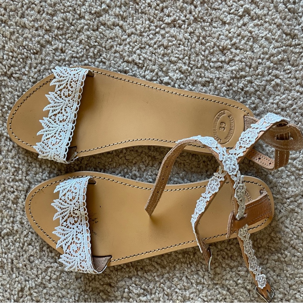 Shoes, size 8 in women’s, white